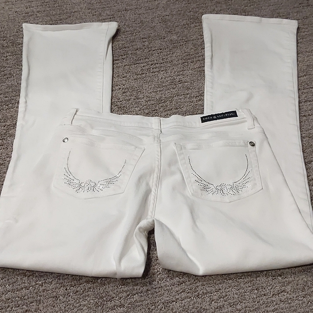 Rock & Republic white jeans w/ decorative pockets Size 10M  Inseam 32 In.